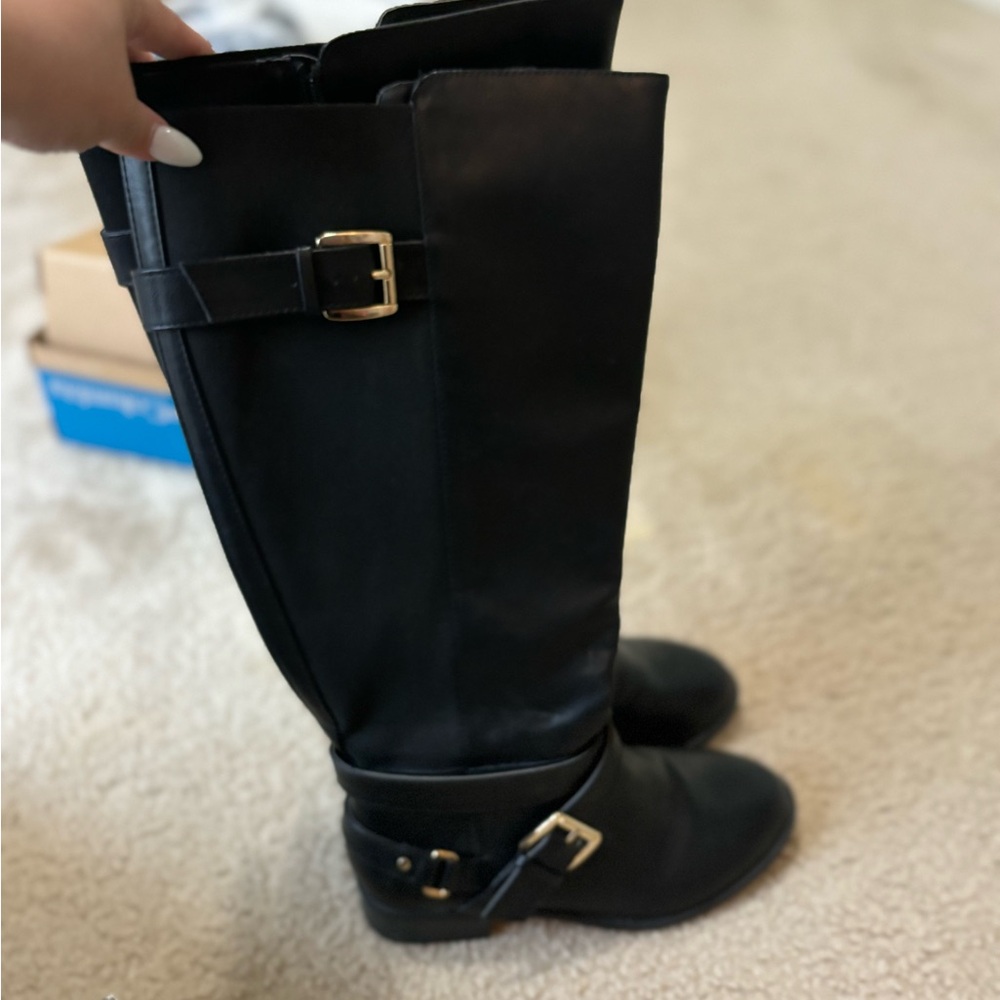 Black knee boots